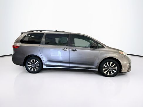 Used 2019 Toyota Sienna XLE w/ XLE Navigation Package AWD/4WD image 10