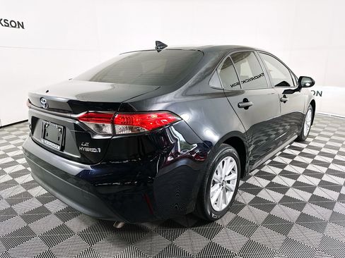 Used 2023 Toyota Corolla LE image 3