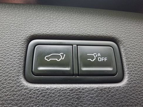 Used 2025 Kia Carnival EX FWD image 30
