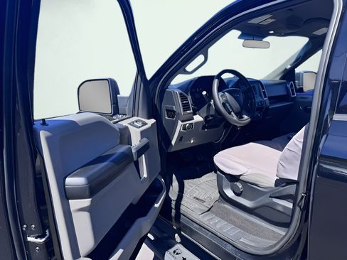Used 2018 Ford F150 XLT AWD/4WD image 12