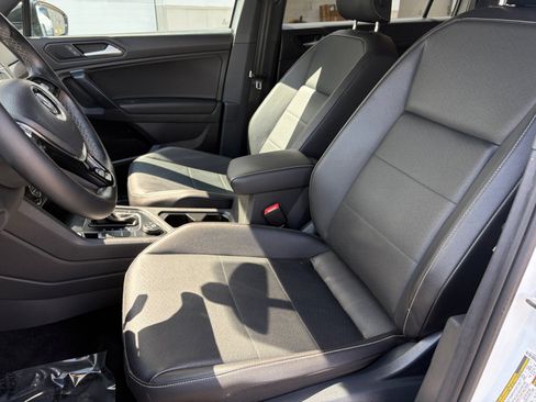 Used 2021 Volkswagen Tiguan SE R-Line AWD/4WD image 14