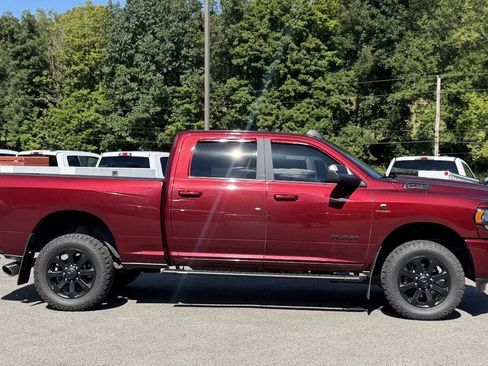Used 2022 RAM 2500 Big Horn w/ Night Edition AWD/4WD image 4