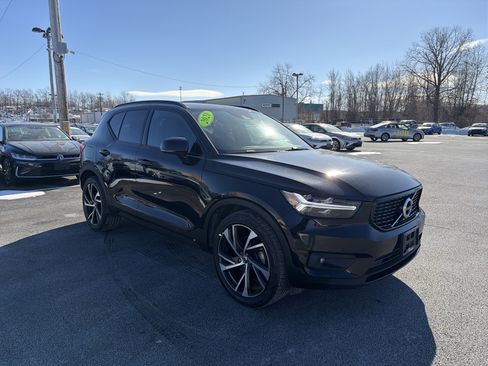 Used 2021 Volvo XC40 T5 R-Design w/ Climate Package image 3