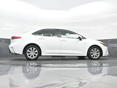 Used 2025 Toyota Corolla LE FWD image 31