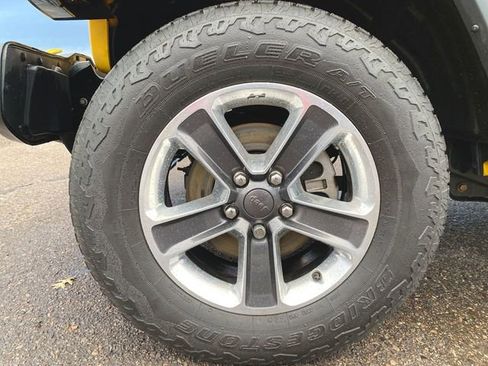 Used 2018 Jeep Wrangler Unlimited Sahara image 32