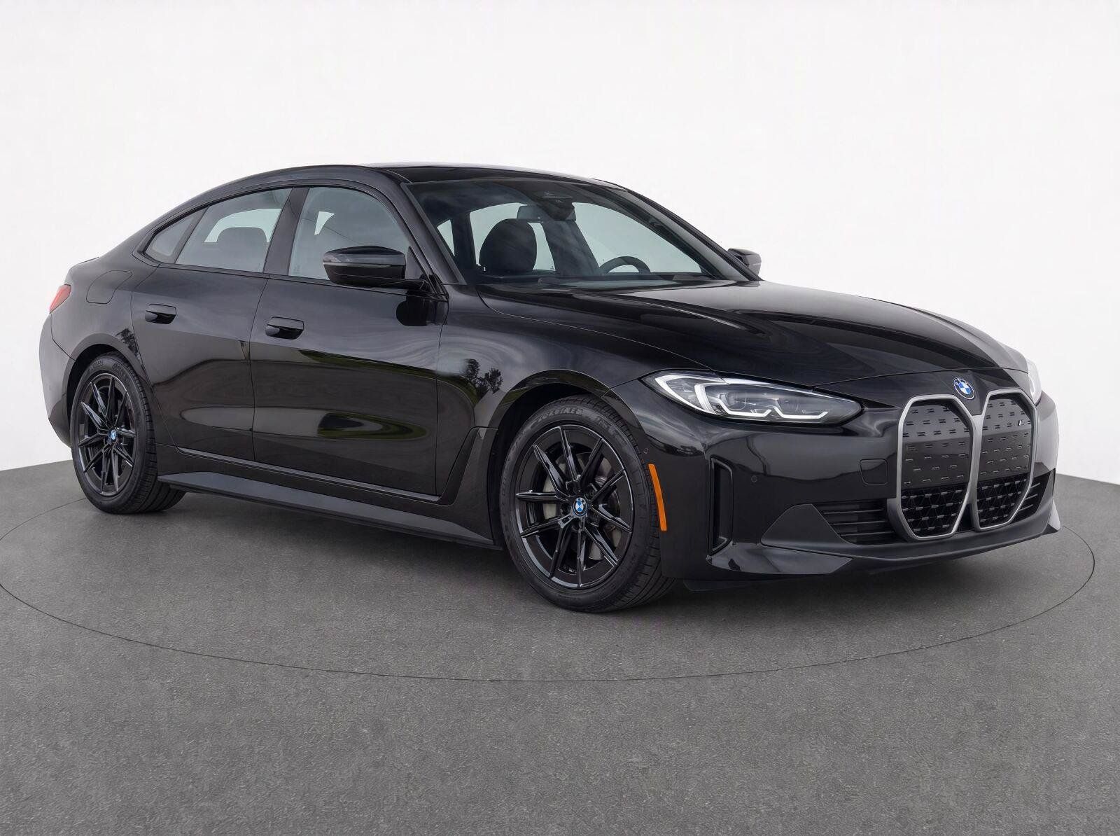 Used 2023 BMW i4 eDrive35 RWD image 3