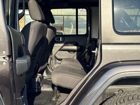 Used 2019 Jeep Wrangler Unlimited Sahara w/ Cold Weather Group AWD/4WD image 20