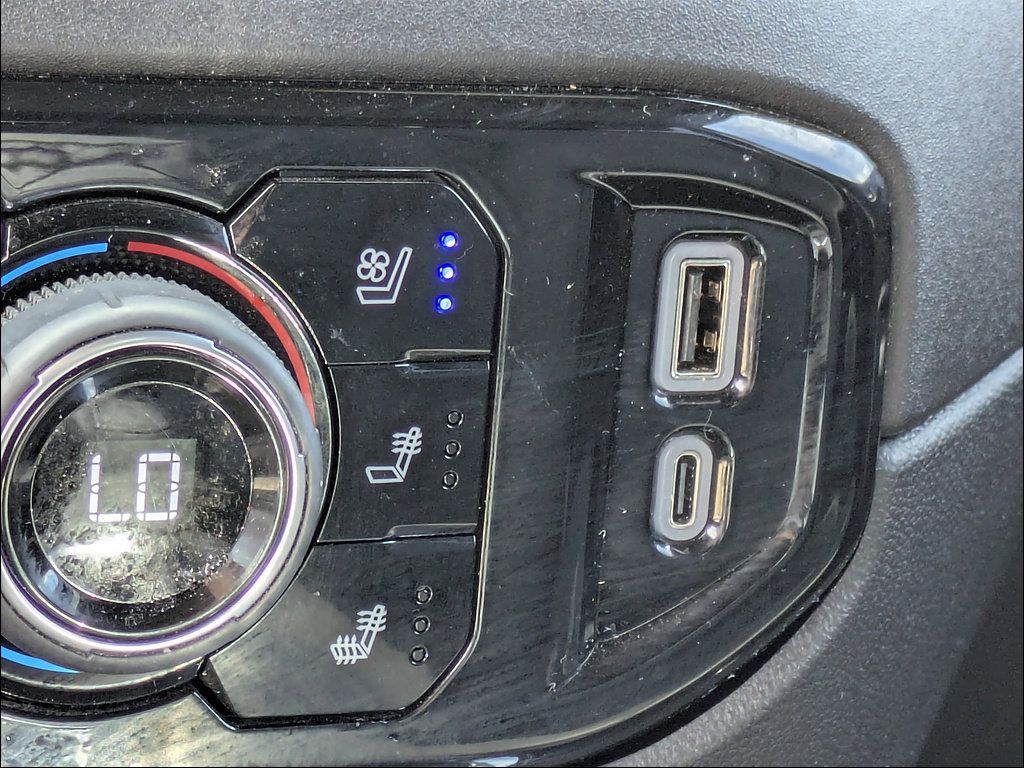 Certified 2025 Chevrolet Silverado 1500 LTZ AWD/4WD image 29