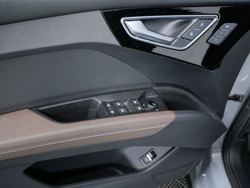 Used 2025 Audi Q4 e-tron Premium Plus w/ Premium Plus image 6