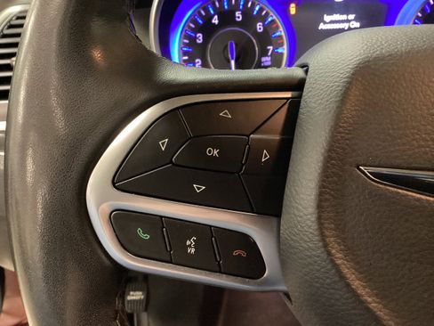 Used 2019 Chrysler 300 Limited w/ Safetytec Plus Group image 24