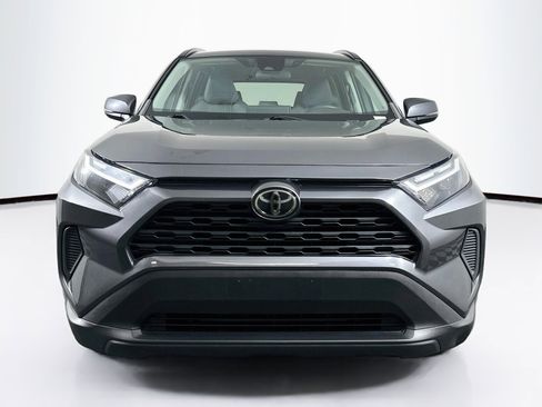 Used 2022 Toyota RAV4 XLE AWD/4WD image 2