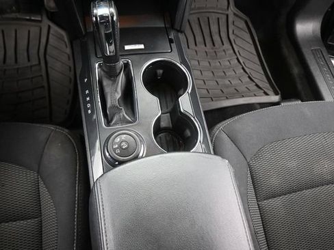 Used 2017 Ford Explorer XLT AWD/4WD image 24