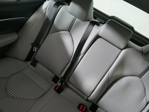 Used 2024 Toyota Camry SE FWD image 12