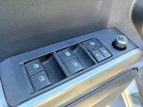 Used 2018 Toyota Tacoma SR5 image 10