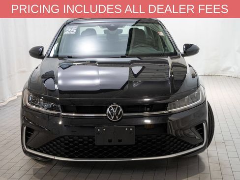 Used 2025 Volkswagen Jetta SE FWD image 2