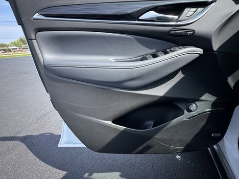 Used 2024 Buick Enclave Premium image 17