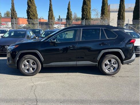 Used 2023 Toyota RAV4 XLE image 7