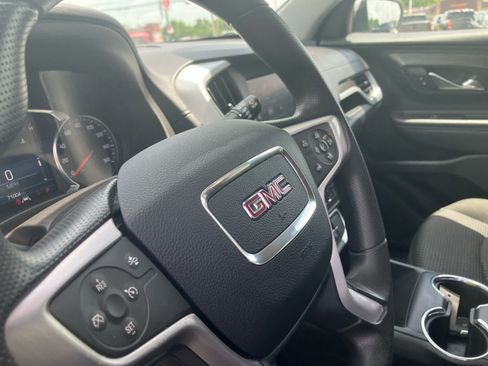 Used 2024 GMC Terrain SLE w/ Driver Convenience Package FWD image 9