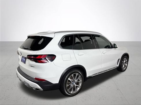 Used 2025 BMW X5 xDrive50e AWD/4WD image 6