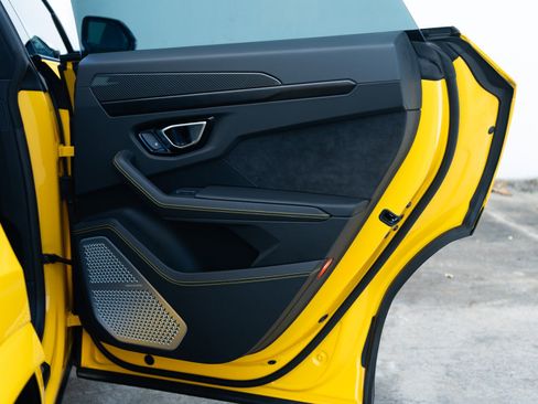 Used 2021 Lamborghini Urus image 35