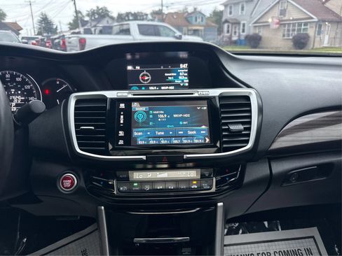 Used 2017 Honda Accord EX-L image 13