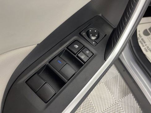 Used 2021 Toyota RAV4 XLE w/ Convenience Package FWD image 28