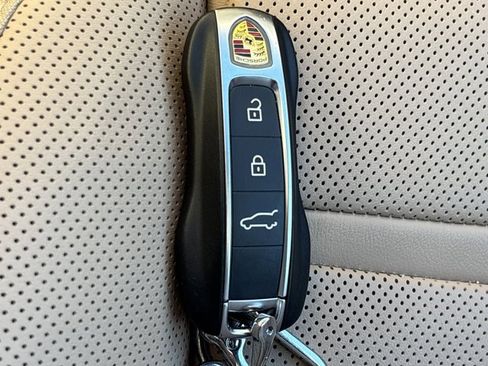 Used 2022 Porsche Cayenne Coupe image 43