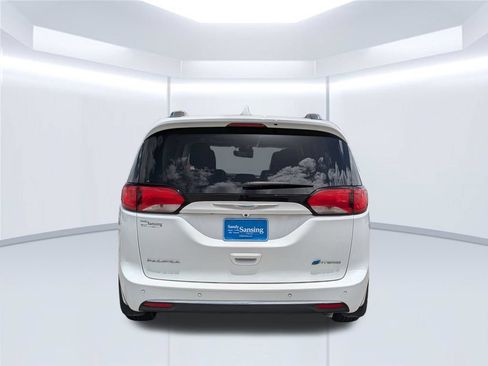 Used 2020 Chrysler Pacifica Limited w/ Advanced Safetytec Group FWD image 6