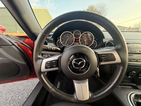 Used 2008 MAZDA MX-5 Miata Sport w/ Convenience Pkg image 17
