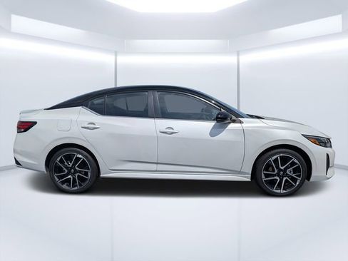Used 2025 Nissan Sentra SR image 38