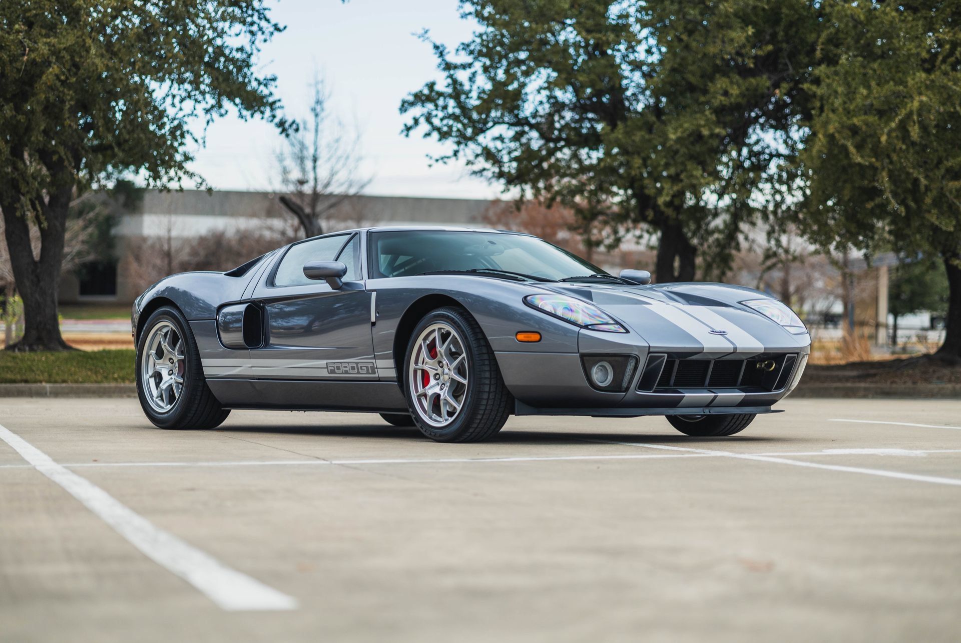 Used 2006 Ford GT RWD image 36