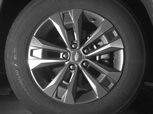 Used 2025 Chevrolet Equinox LT FWD image 13