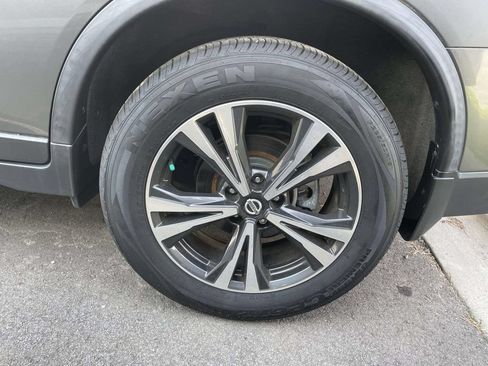 Used 2019 Nissan Rogue SV w/ Premium Package AWD/4WD image 5