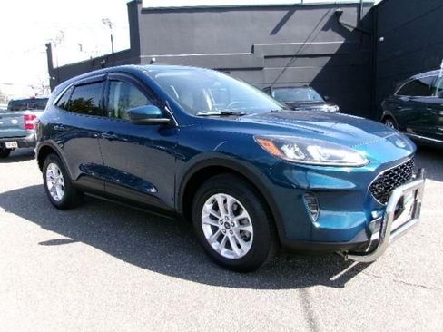 Certified 2020 Ford Escape SE image 3