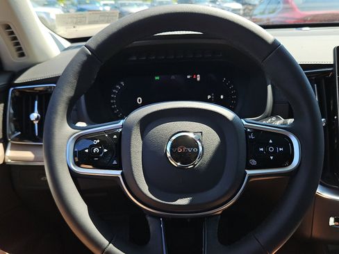 New 2026 Volvo XC90 B5 Core w/ Protection Package Premier AWD/4WD image 18