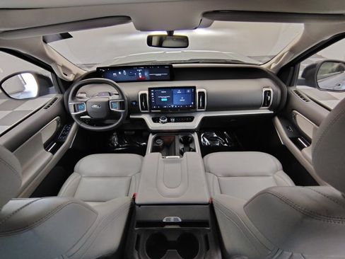 Certified 2025 Ford Expedition Active AWD/4WD image 2