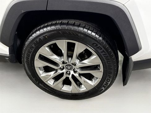 Certified 2020 Toyota RAV4 XLE Premium image 25