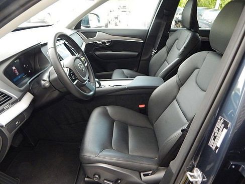 Certified 2025 Volvo XC90 B5 Core image 15