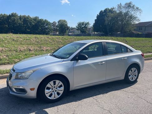 Used 2015 Chevrolet Cruze LS image 3