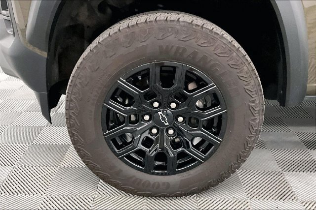 Used 2024 Chevrolet Colorado Trail Boss w/ Advanced Trailering Package AWD/4WD image 10
