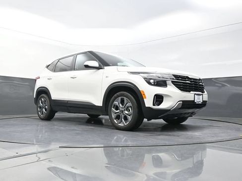 Used 2024 Kia Seltos LX AWD/4WD image 19