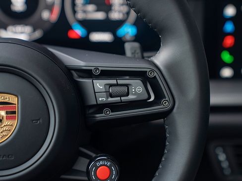 Certified 2025 Porsche 911 Carrera image 8