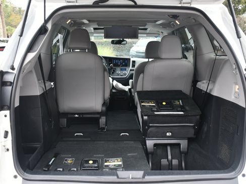 Used 2017 Toyota Sienna Limited Premium image 19