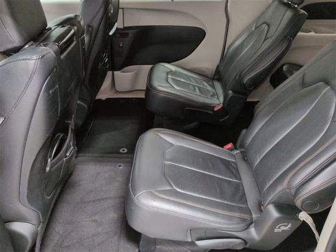 Certified 2017 Chrysler Pacifica Touring-L Plus image 21
