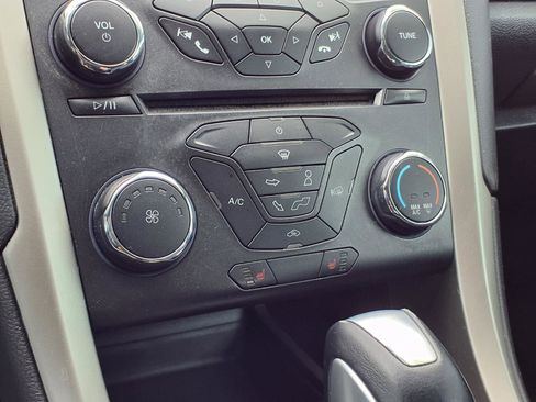 Used 2015 Ford Fusion SE w/ Equipment Group 202A image 12