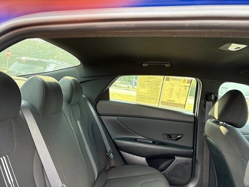 Certified 2025 Hyundai Elantra Sport FWD image 23