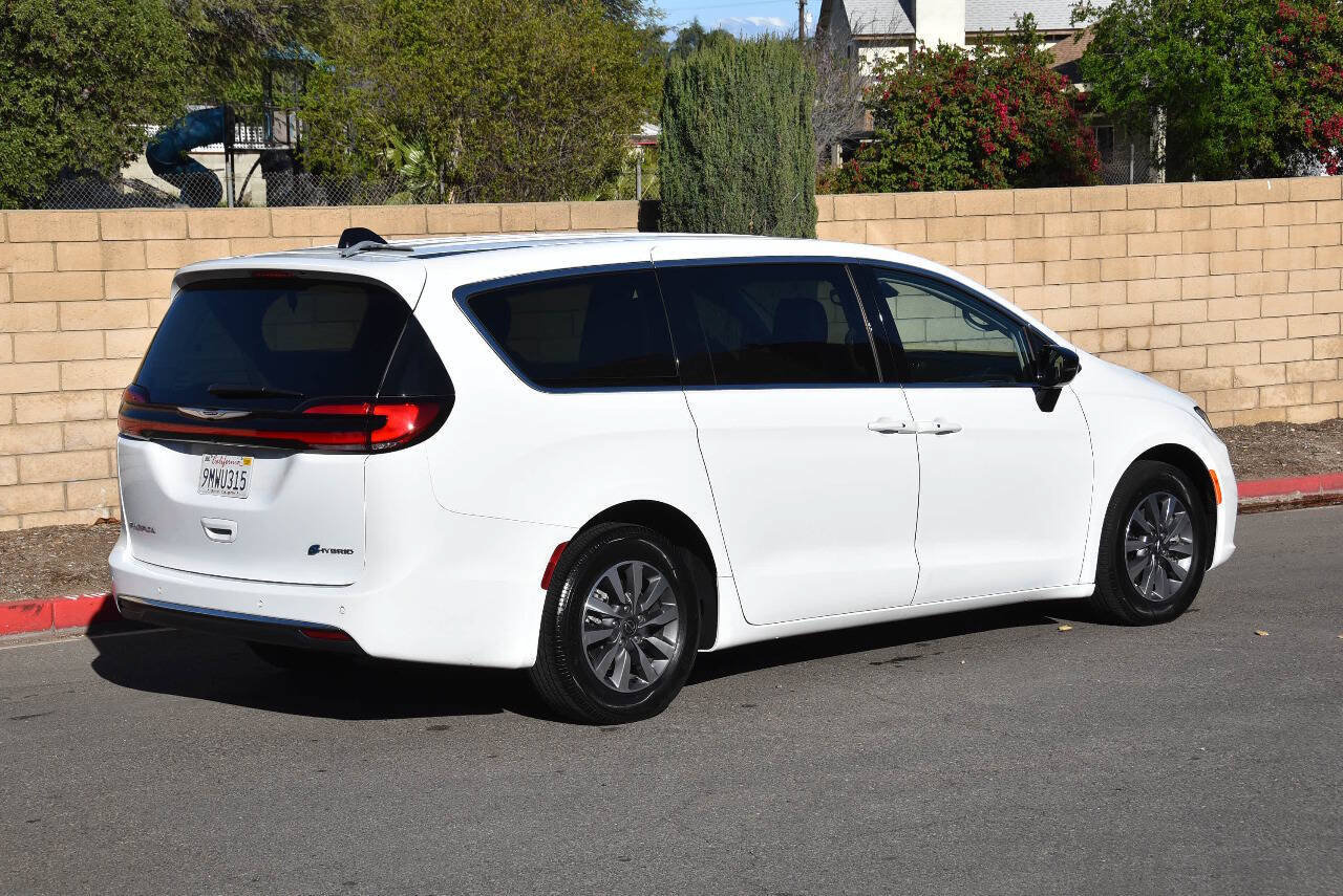 Used 2024 Chrysler Pacifica Limited FWD image 9