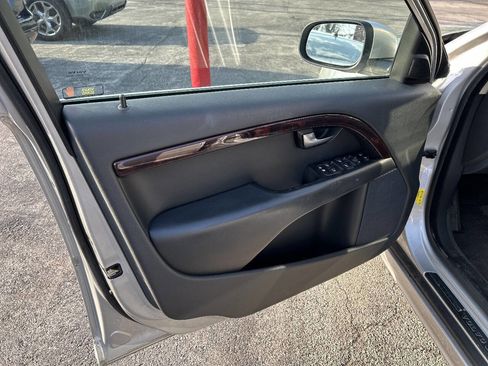 Used 2008 Volvo V70 FWD image 8