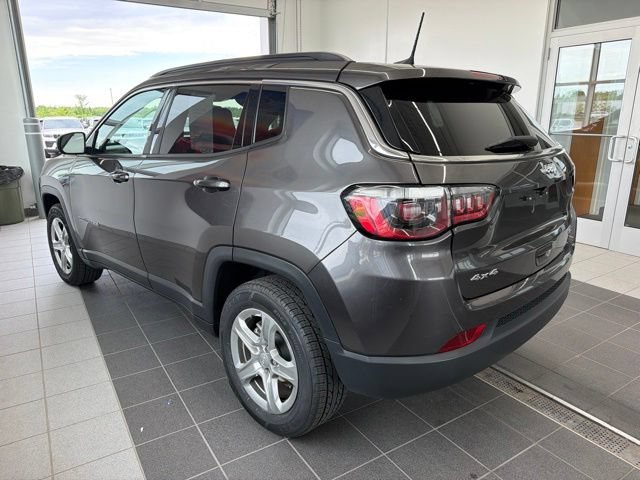 Used 2024 Jeep Compass Latitude AWD/4WD image 3