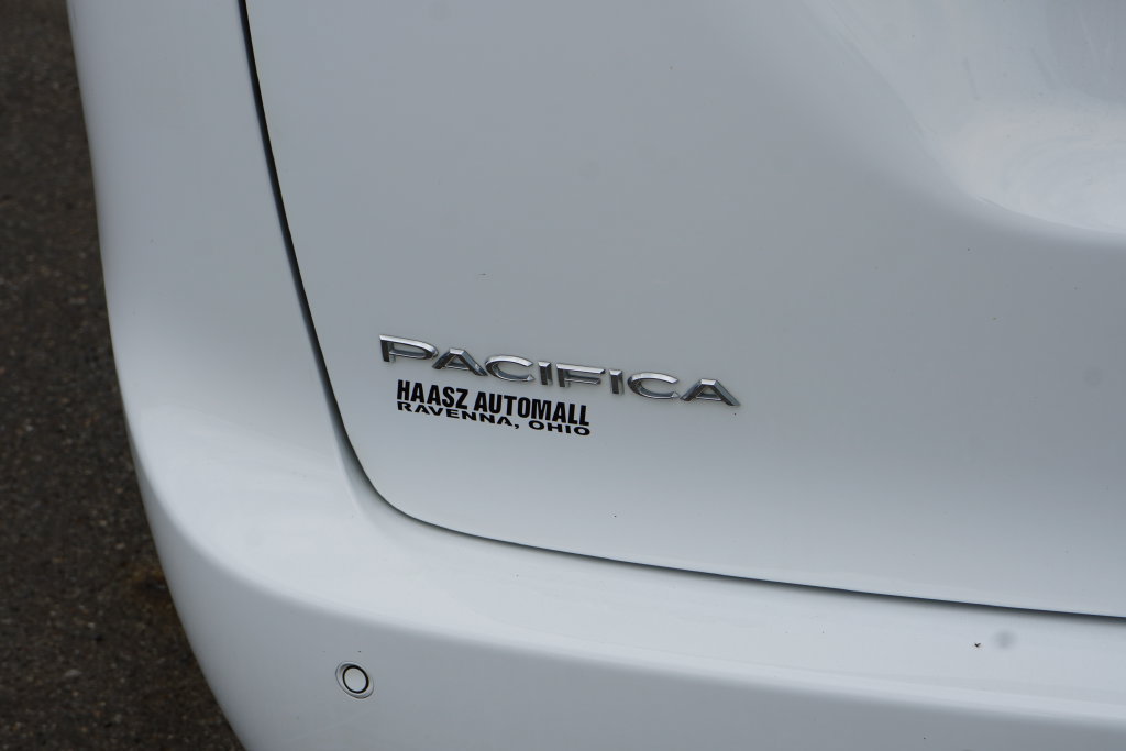Used 2025 Chrysler Pacifica Select FWD image 7